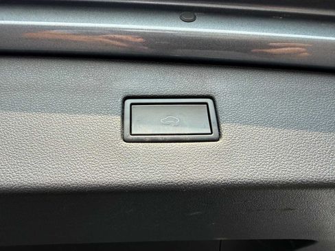 Used 2019 Volkswagen Tiguan SEL AWD/4WD image 35