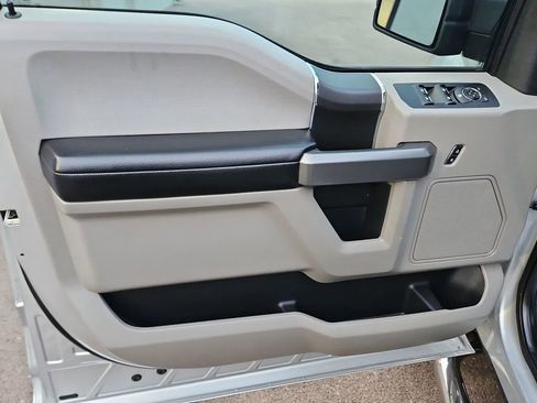 Used 2017 Ford F150 XLT image 12