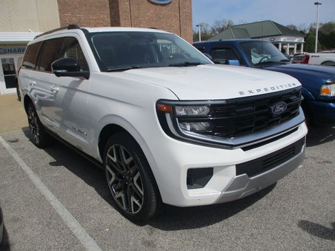 New 2026 Ford Expedition Platinum image 1