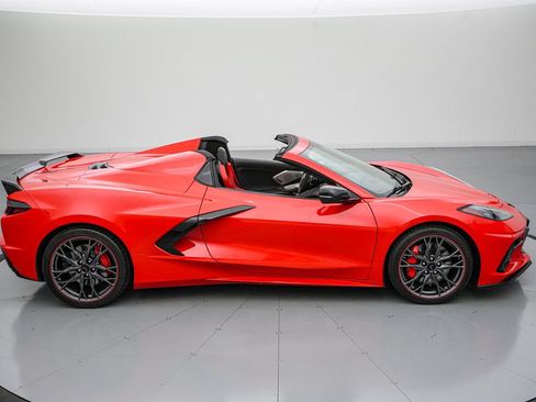 Used 2023 Chevrolet Corvette Stingray Premium Conv w/ Z51 Performance Package RWD image 3