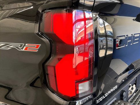 Used 2024 Chevrolet Colorado ZR2 w/ ZR2 Convenience Package III AWD/4WD image 34