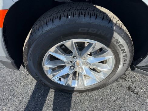 Used 2023 Chevrolet Suburban Premier image 8