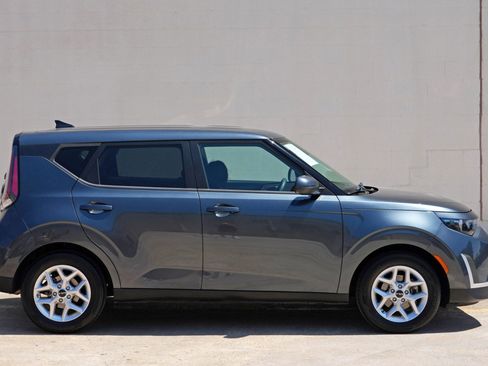 Used 2023 Kia Soul LX w/ LX Technology Package FWD image 43