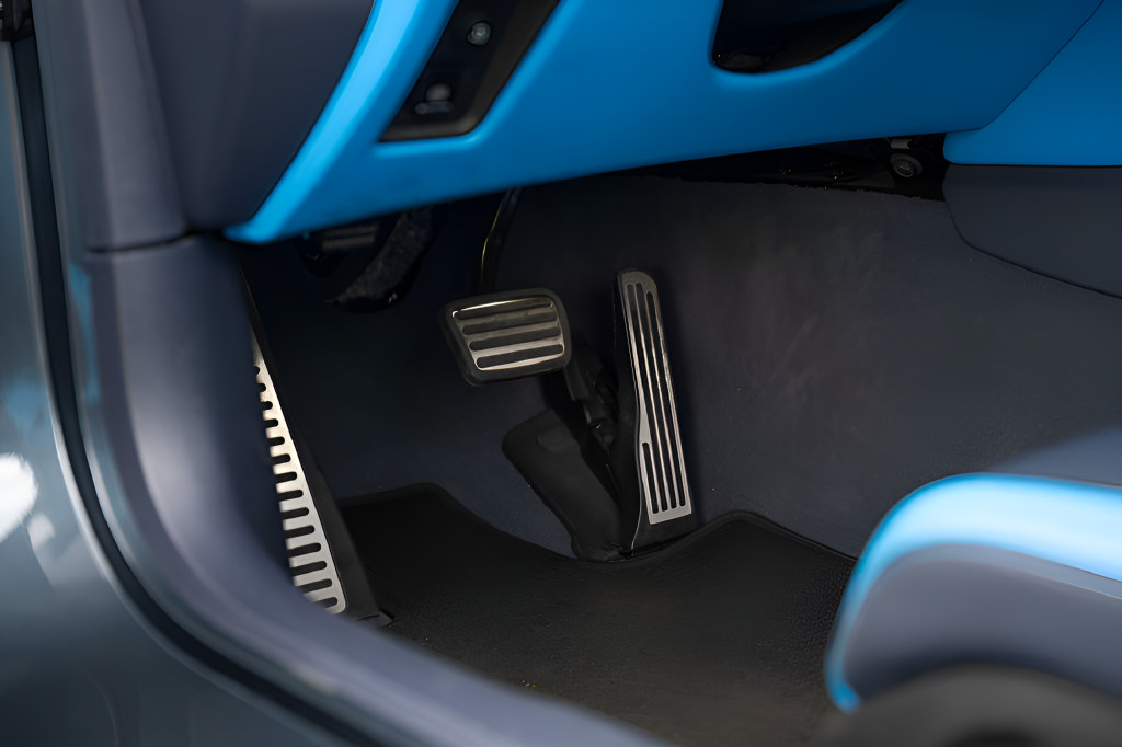 Used 2020 Chevrolet Corvette Stingray Premium Conv w/ 3LT Preferred Equipment Group RWD image 30