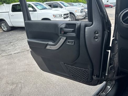 Used 2018 Jeep Wrangler Unlimited Sport AWD/4WD image 16