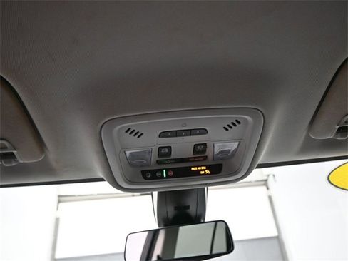 Used 2020 Chevrolet Traverse LT w/ LT Premium Package image 12