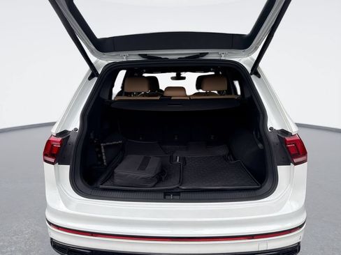 Used 2024 Volkswagen Tiguan SE R-Line AWD/4WD image 21