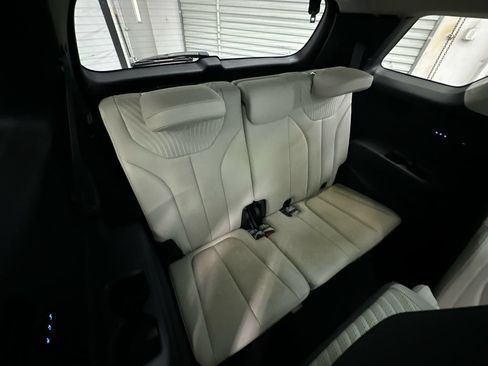 Used 2025 Hyundai Palisade Calligraphy FWD image 19