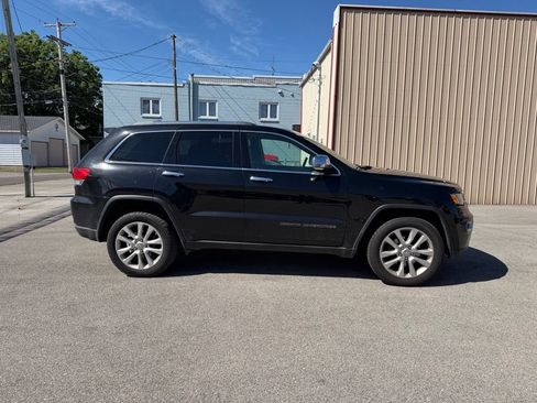 Used 2017 Jeep Grand Cherokee Limited AWD/4WD image 2