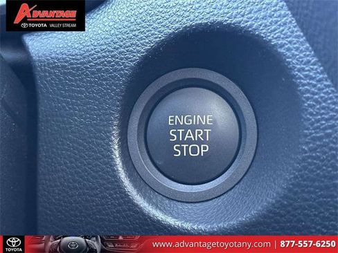 Certified 2024 Toyota Corolla Cross XLE image 31