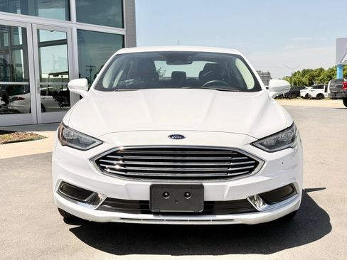 Used 2018 Ford Fusion SE w/ Equipment Group 602A FWD image 2