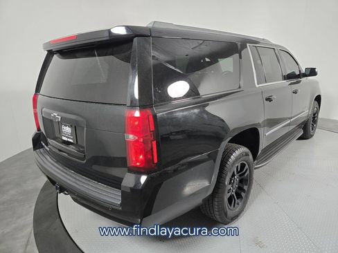 Used 2017 Chevrolet Suburban LT RWD image 9
