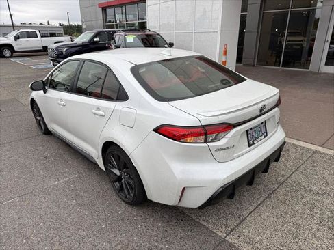 Certified 2023 Toyota Corolla SE w/ SE Package FWD image 4