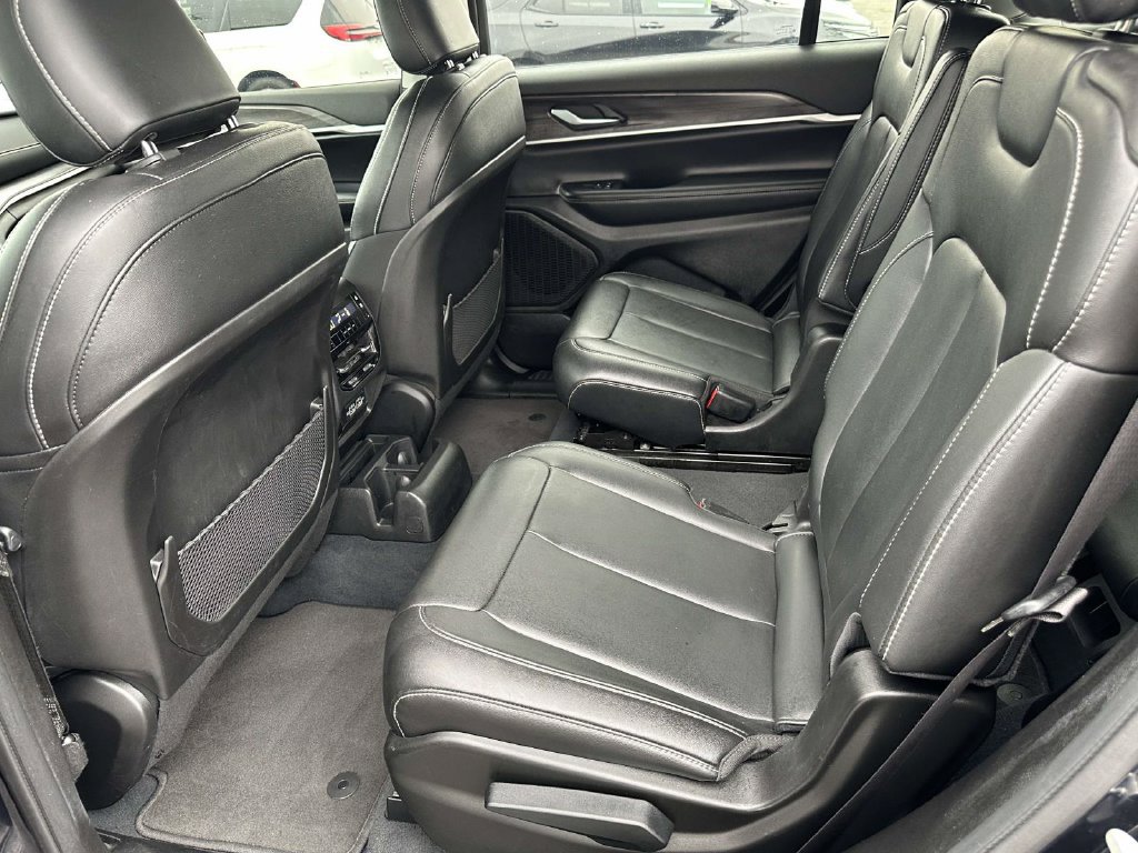 Used 2023 Jeep Grand Cherokee L Limited AWD/4WD image 11