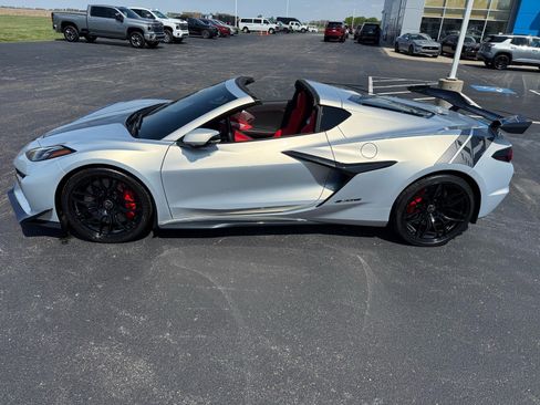 Used 2024 Chevrolet Corvette Z06 w/ Z07 Performance Package RWD image 4
