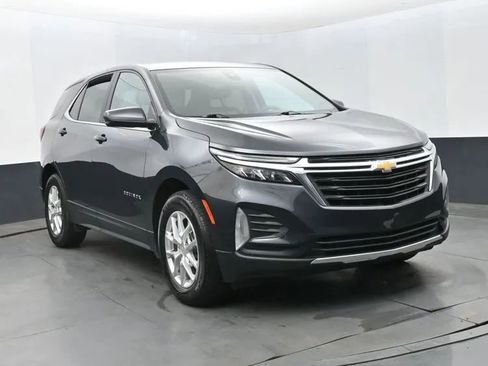 Used 2022 Chevrolet Equinox LT FWD image 2