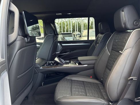 New 2026 Cadillac Escalade ESV Platinum Sport AWD/4WD image 10