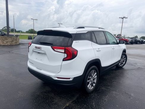 Used 2023 GMC Terrain SLT FWD image 2