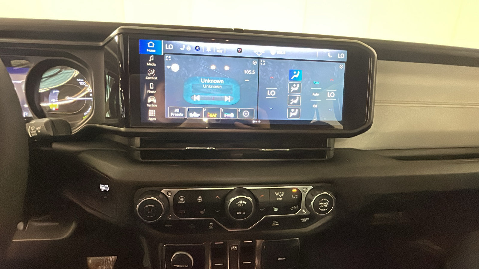 Used 2024 Jeep Wrangler Unlimited AWD/4WD image 26