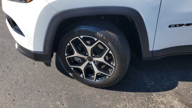 Certified 2025 Jeep Compass Limited AWD/4WD image 4