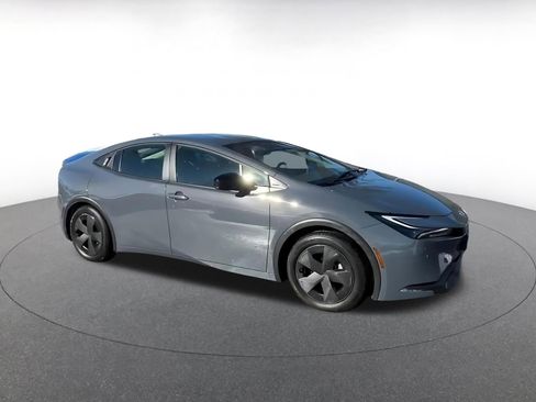 Used 2025 Toyota Prius LE image 2