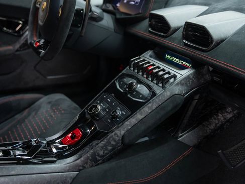 Used 2018 Lamborghini Huracan Performante image 30