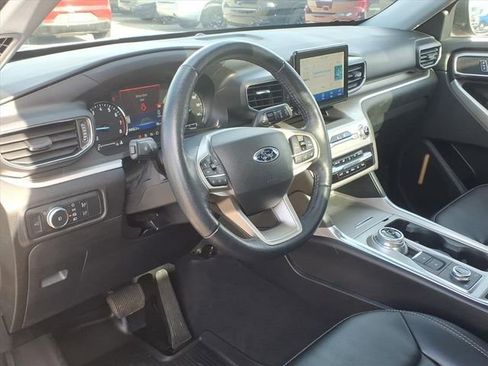 Used 2022 Ford Explorer XLT w/ Equipment Group 202A image 8