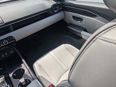 Used 2025 Honda Pilot Elite image 18