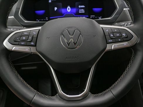 Used 2022 Volkswagen Tiguan SE AWD/4WD image 36