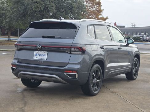 New 2026 Volkswagen Taos SE FWD image 4