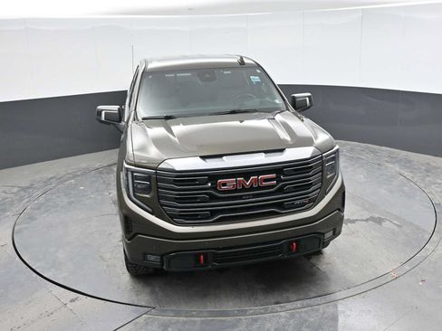 Used 2023 GMC Sierra 1500 AT4 w/ AT4 Premium Package AWD/4WD image 32