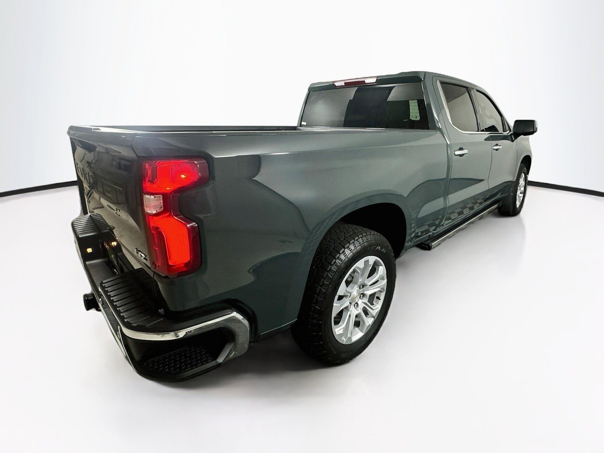 Used 2025 Chevrolet Silverado 1500 LTZ AWD/4WD image 9