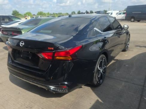 Used 2025 Nissan Altima 2.5 SR w/ SR Premium Package FWD image 2