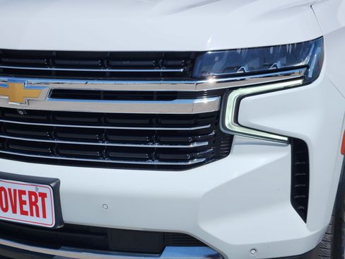 Used 2021 Chevrolet Suburban LT w/ Luxury Package RWD image 8