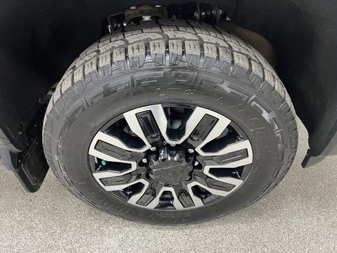 Used 2024 GMC Sierra 3500 Denali Ultimate image 19