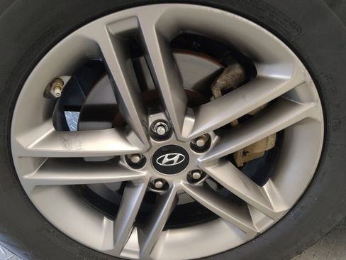 Used 2018 Hyundai Santa Fe Sport w/ 2.4L Value Package 02 FWD image 31
