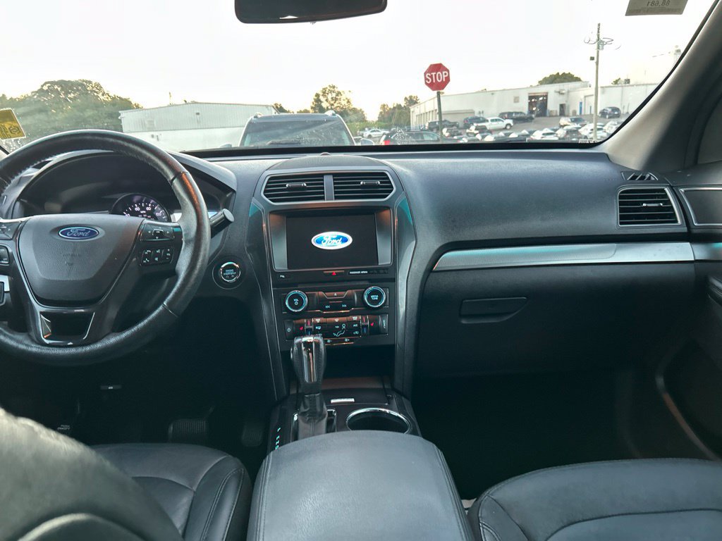 Used 2018 Ford Explorer XLT w/ Equipment Group 202A AWD/4WD image 5
