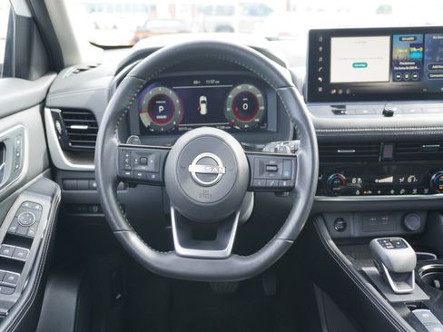 Used 2024 Nissan Rogue Platinum image 15