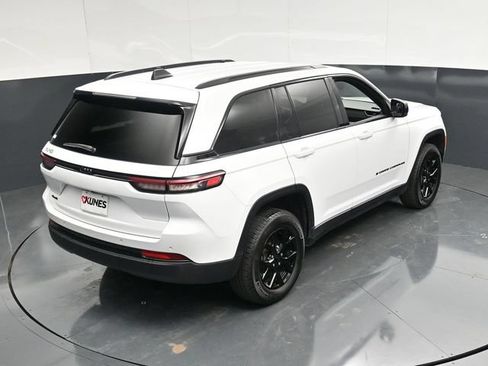 Used 2025 Jeep Grand Cherokee Altitude AWD/4WD image 43