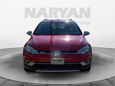 Used 2018 Volkswagen Golf Alltrack SE image 3