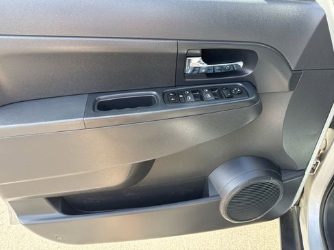 Used 2010 Jeep Liberty Sport w/ Popular Equipment Group AWD/4WD image 10