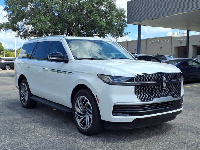 New 2026 Lincoln Navigator Premiere AWD/4WD image 4