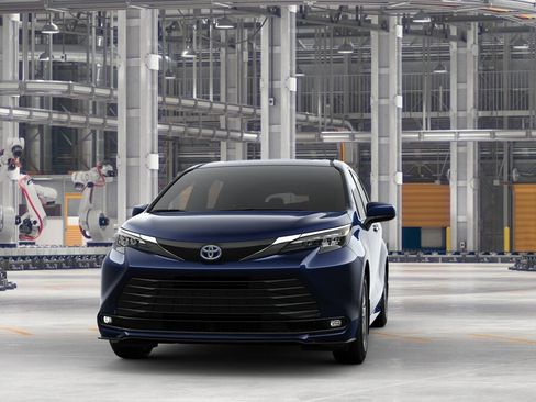 New 2025 Toyota Sienna XLE image 18