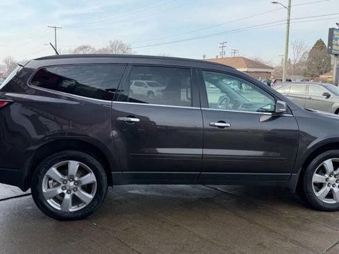 Used 2016 Chevrolet Traverse LT w/ Style and Technology Package image 2