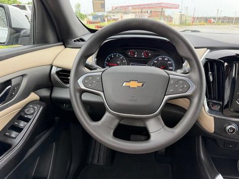 Used 2022 Chevrolet Traverse LS FWD image 11