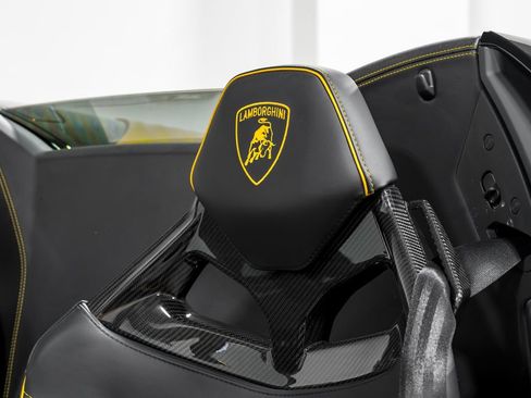 Used 2022 Lamborghini Huracan EVO RWD image 20