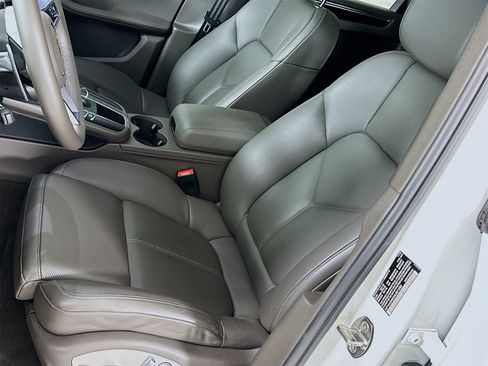 Used 2021 Porsche Macan image 21