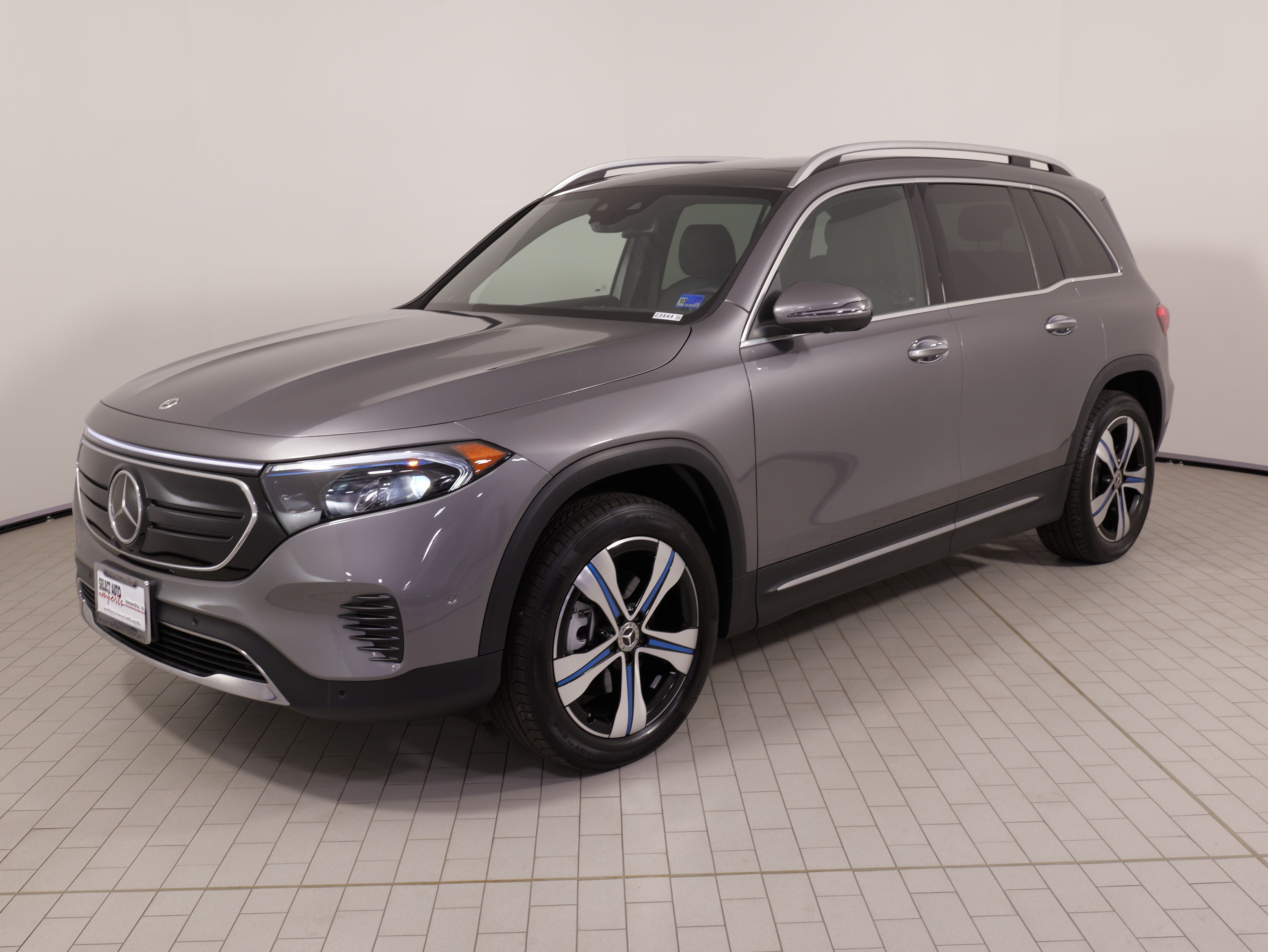 Used 2023 Mercedes-Benz EQB 350 4MATIC SUV image 3