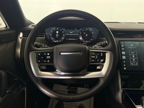 Certified 2025 Land Rover Range Rover SE image 25