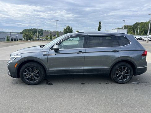 Used 2024 Volkswagen Tiguan SE AWD/4WD image 24